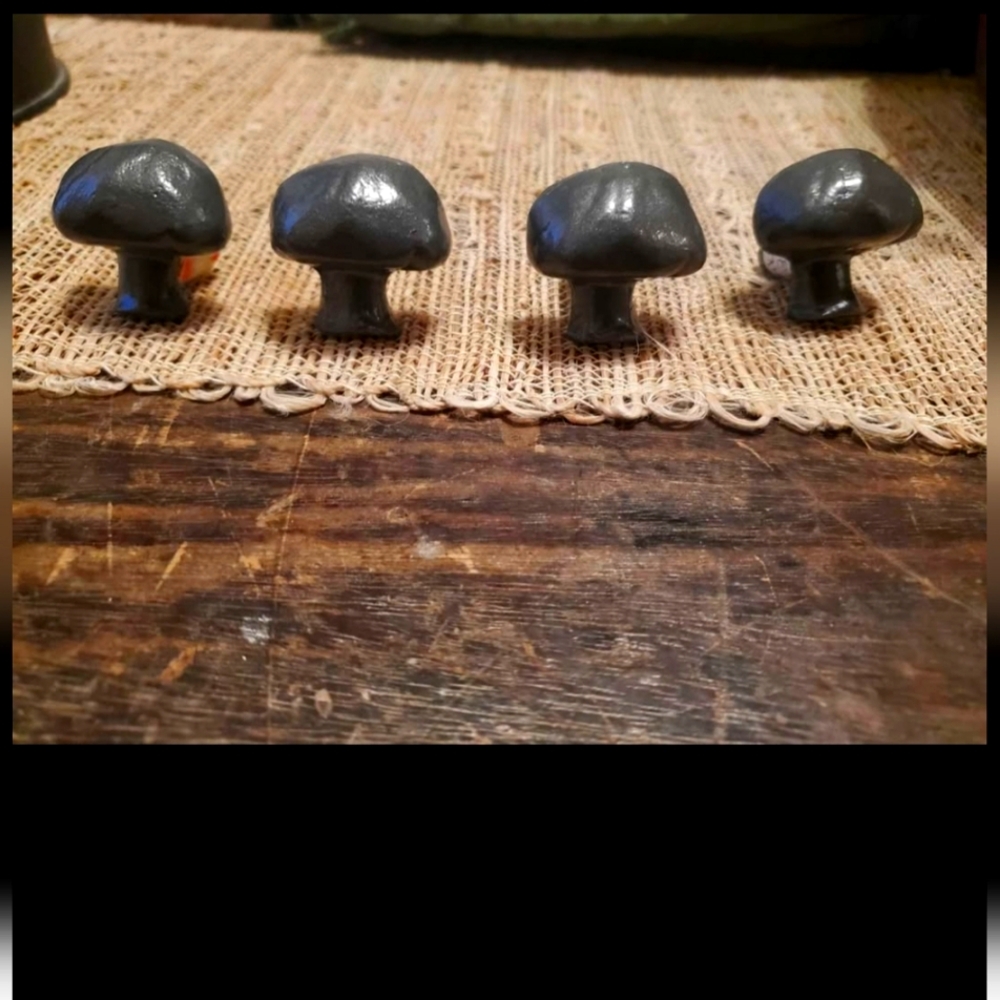 🍄 Set of 4 Mushroom Cabinet Knobs/ Drawer Pulls